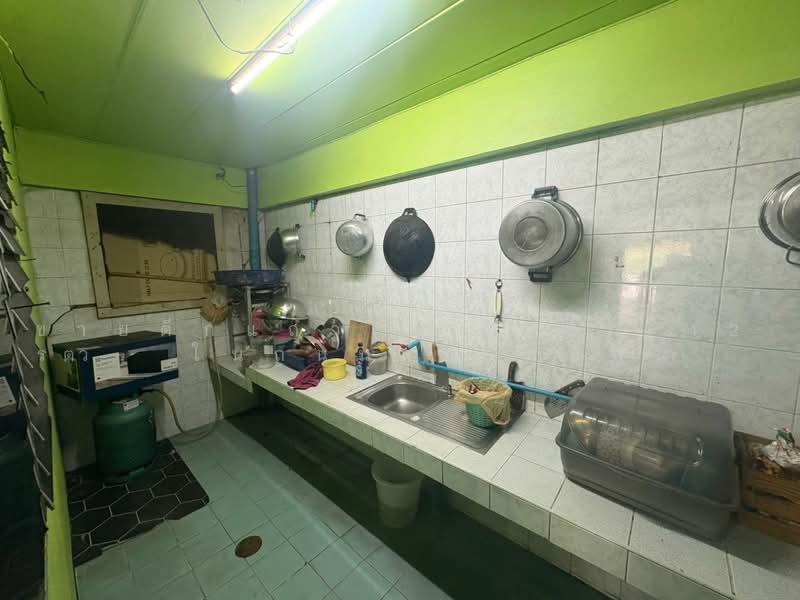 Perfect for a restaurant, café, retail store, showroom, office, Nonthaburi, Tha-Sai, Muang Nonthaburi, Nonthaburi, 4 Bedrooms, 336 sqm, Townhouse For Sale, by ขายตึกแถว 3.5 ชั้น 42 ตรว. ในถนนสนามบินน้ำ ใกล้กระทรวงพาณิชย์, 500460515 - DDproperty.com