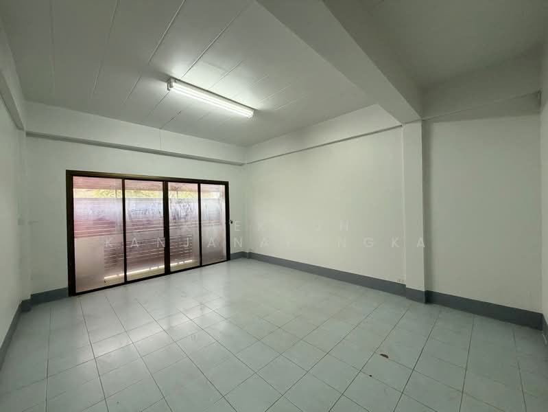 3-Storey Commercial Building for Sale on Main Road Near Chiang Rai Rajabhat University (Code: OB15), Chiang Rai, Ban Du, Muang Chiang Rai, Chiang Rai, , 220 sqm, Shophouse For Sale, by Kaekwun Kanjanapungka, 500460647 - DDproperty.com