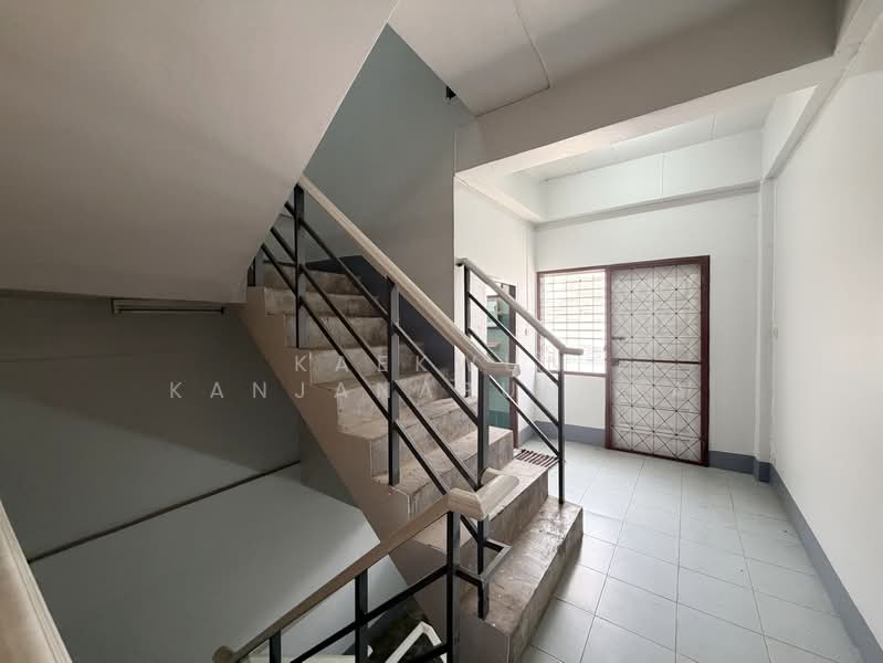 3-Storey Commercial Building for Sale on Main Road Near Chiang Rai Rajabhat University (Code: OB15), Chiang Rai, Ban Du, Muang Chiang Rai, Chiang Rai, , 220 sqm, Shophouse For Sale, by Kaekwun Kanjanapungka, 500460647 - DDproperty.com