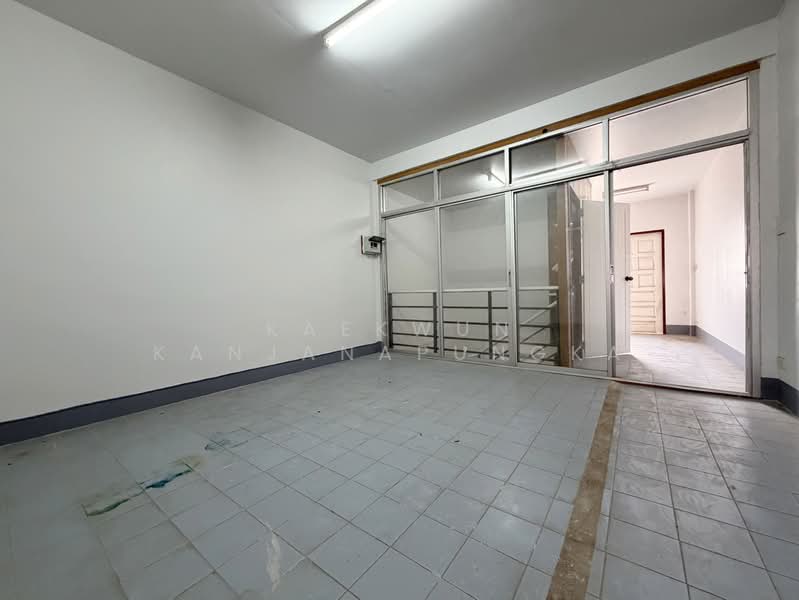 3-Storey Commercial Building for Sale on Main Road Near Chiang Rai Rajabhat University (Code: OB15), Chiang Rai, Ban Du, Muang Chiang Rai, Chiang Rai, , 220 sqm, Shophouse For Sale, by Kaekwun Kanjanapungka, 500460647 - DDproperty.com