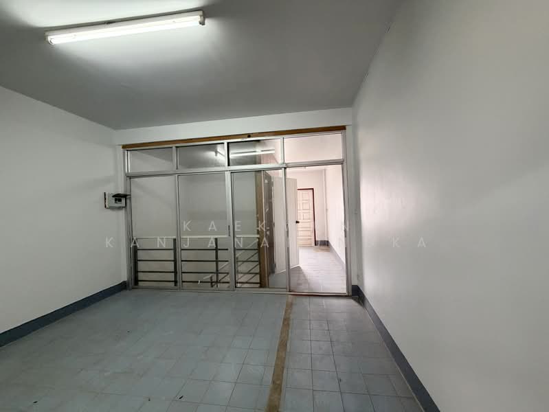 3-Storey Commercial Building for Sale on Main Road Near Chiang Rai Rajabhat University (Code: OB15), Chiang Rai, Ban Du, Muang Chiang Rai, Chiang Rai, , 220 sqm, Shophouse For Sale, by Kaekwun Kanjanapungka, 500460647 - DDproperty.com