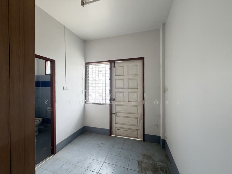 3-Storey Commercial Building for Sale on Main Road Near Chiang Rai Rajabhat University (Code: OB15), Chiang Rai, Ban Du, Muang Chiang Rai, Chiang Rai, , 220 sqm, Shophouse For Sale, by Kaekwun Kanjanapungka, 500460647 - DDproperty.com