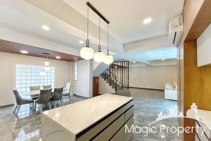 Luxury 5-Storey Townhouse Thonglor Soi 25, Bangkok, Khlong Tan Nua, Watthana, Bangkok, 4 Bedrooms, 600 sqm, Townhouse For Rent, by Magic Property, 500460738 - DDproperty.com