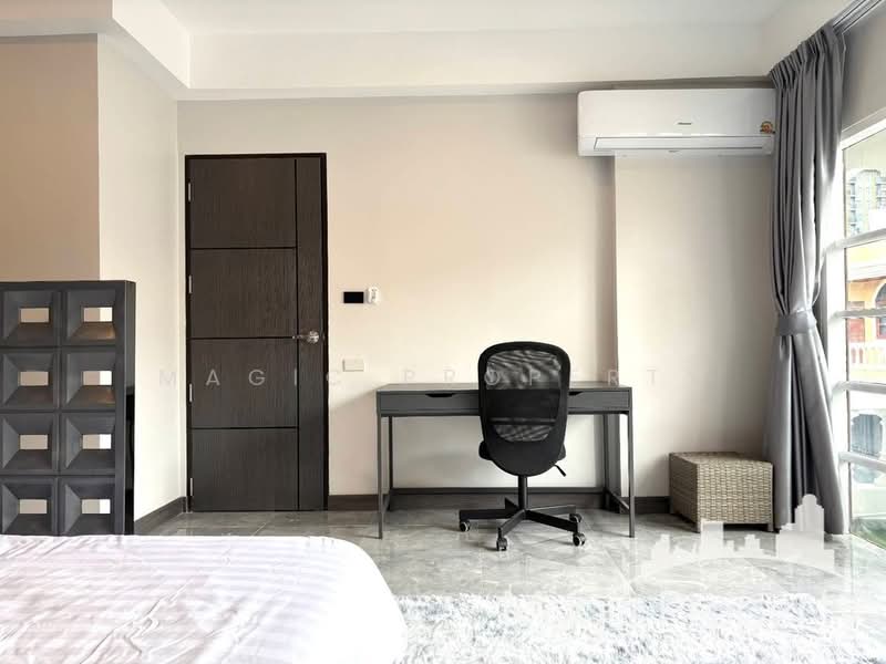 Luxury 5-Storey Townhouse Thonglor Soi 25, Bangkok, Khlong Tan Nua, Watthana, Bangkok, 4 Bedrooms, 600 sqm, Townhouse For Rent, by Magic Property, 500460738 - DDproperty.com