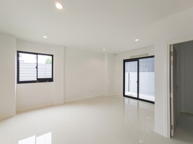 Nirvana DEFINE Krungthep Kreetha, Bangkok, Srinakarin-Romklao Road, Hua Mak, Bang Kapi, Bangkok, 4 Bedrooms, 203 sqm, Townhouse For Sale, by กรกฤตย์ บุญสระ, 500460871 - DDproperty.com