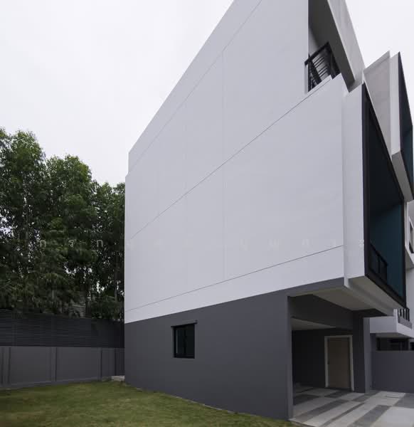 Nirvana DEFINE Krungthep Kreetha, Bangkok, Srinakarin-Romklao Road, Hua Mak, Bang Kapi, Bangkok, 4 Bedrooms, 203 sqm, Townhouse For Sale, by กรกฤตย์ บุญสระ, 500460871 - DDproperty.com