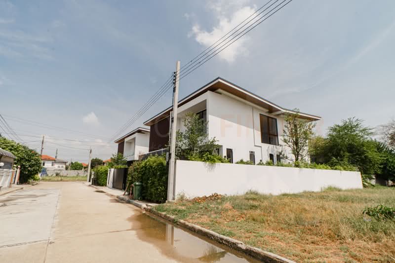 EDEN Srinakarin Suan Luang, Bangkok, 62 Chaloem Phra Kiat Rama IX Soi 62, Dok Mai, Prawet, Bangkok, 4 Bedrooms, 416 sqm, Single Detached House For Sale, by Kay Tippayanet, 500460938 - DDproperty.com