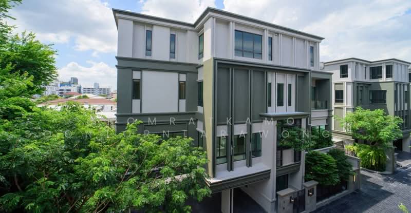 Lavista Prestige Village Ekkamai 10, Bangkok, Soi Sukhumvit 63, Phra Kanong Nua, Watthana, Bangkok, 4 Bedrooms, 443 sqm, Single Detached House For Sale, by Chomratkamol Soontorntarawong (Gor), 500461009 - DDproperty.com