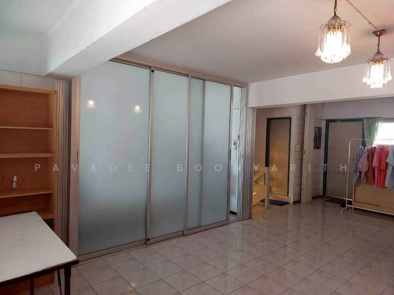6-BR Townhouse, Bangkok, Khlong Chan, Bang Kapi, Bangkok, 6 Bedrooms, 365 sqm, Townhouse For Sale, by Pavadee Boonyarith, 500461181 - DDproperty.com