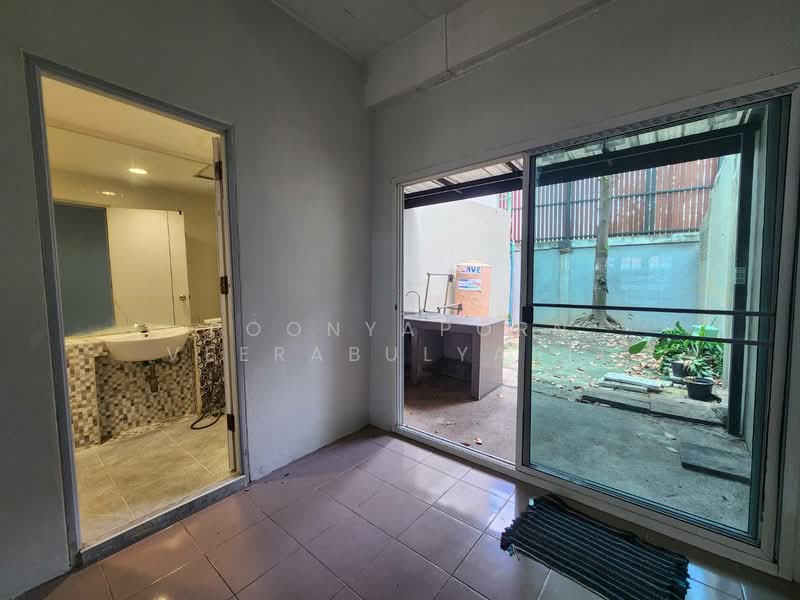 ใหเชาทาวนเฮาส : หมบานตวงทอง 6 - กำนนแมน 13, Bangkok, กัลปพฤกษ์, Bang Bon, Bang Bon, Bangkok, 3 Bedrooms, 112 sqm, Townhouse For Rent, by Poonyaporn Veerabulyarit, 500461222 - DDproperty.com