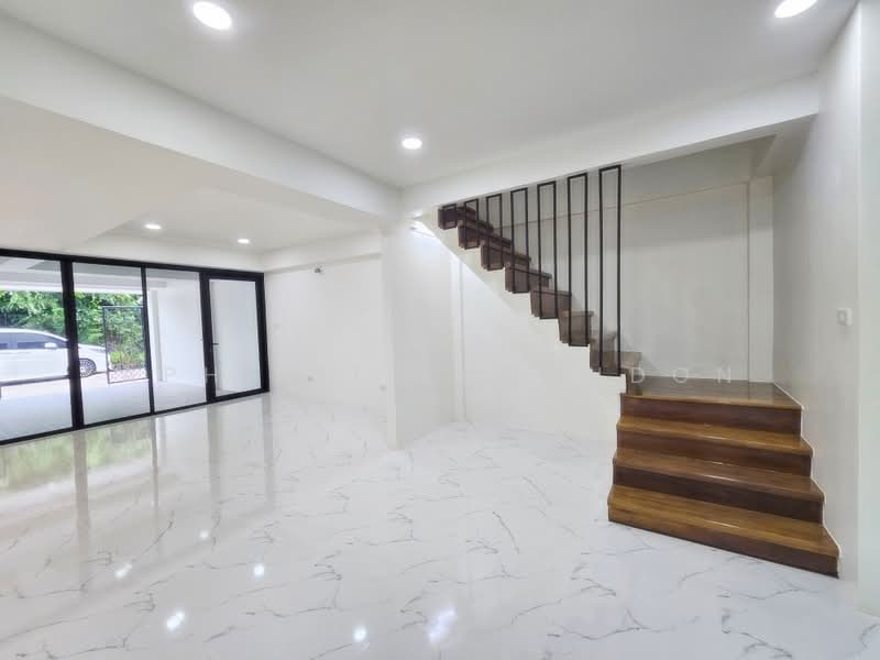 2-BR Townhouse, Bangkok, Khlong Kum, Bueng Kum, Bangkok, 2 Bedrooms, 157 sqm, Townhouse For Sale, by Aphisit Khotudon, 500461414 - DDproperty.com