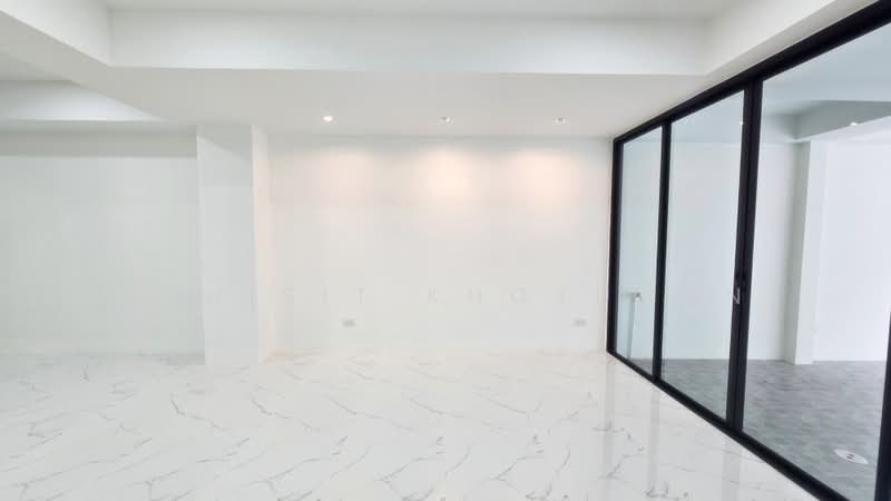 2-BR Townhouse, Bangkok, Khlong Kum, Bueng Kum, Bangkok, 2 Bedrooms, 157 sqm, Townhouse For Sale, by Aphisit Khotudon, 500461414 - DDproperty.com