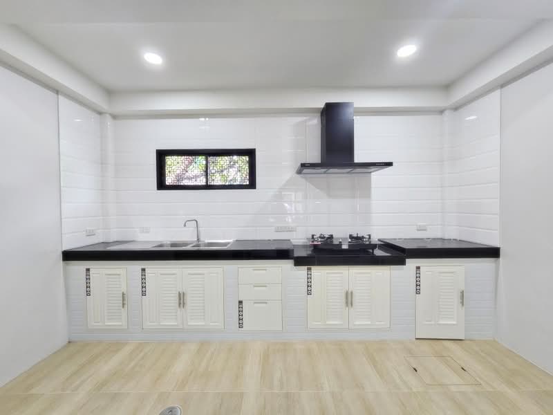 2-BR Townhouse, Bangkok, Khlong Kum, Bueng Kum, Bangkok, 2 Bedrooms, 157 sqm, Townhouse For Sale, by Aphisit Khotudon, 500461414 - DDproperty.com