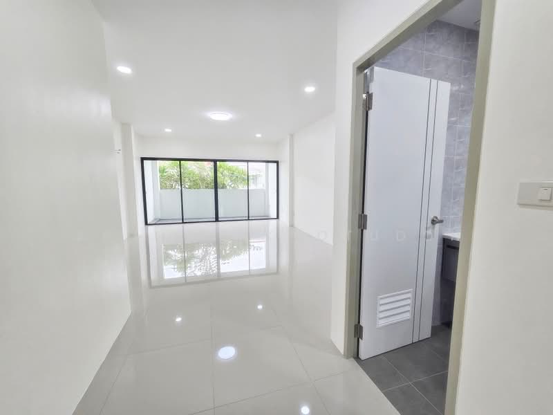 2-BR Townhouse, Bangkok, Khlong Kum, Bueng Kum, Bangkok, 2 Bedrooms, 157 sqm, Townhouse For Sale, by Aphisit Khotudon, 500461414 - DDproperty.com