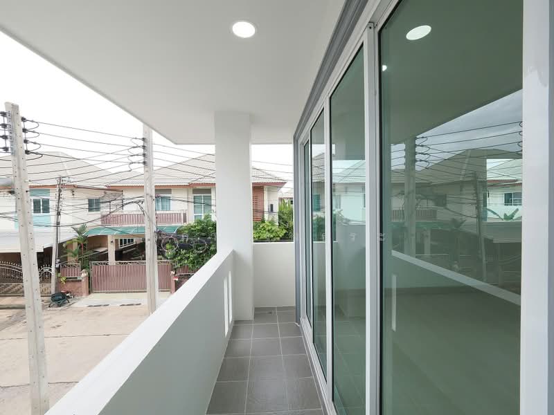 ม.ฉตรหลวง 11, Pathum Thani, ซอยวัดไก่เตี้ย-สามโคก, Sam Khok, Pathum Thani, 3 Bedrooms, 350 sqm, Single Detached House For Sale, by wipa รุ่งธุระ, 500461428 - DDproperty.com