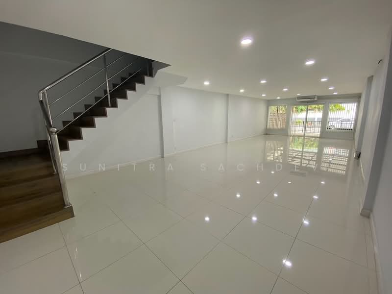 ทาวนโฮม 3 ชน พฒนาการ 31/1, Bangkok, Suan Luang, Bangkok, 4 Bedrooms, 270 sqm, Townhouse For Rent, by Sunitra Sachdev, 500461440 - DDproperty.com