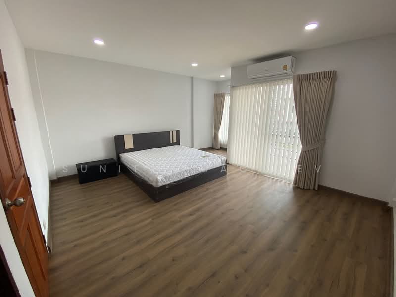 ทาวนโฮม 3 ชน พฒนาการ 31/1, Bangkok, Suan Luang, Bangkok, 4 Bedrooms, 270 sqm, Townhouse For Rent, by Sunitra Sachdev, 500461440 - DDproperty.com