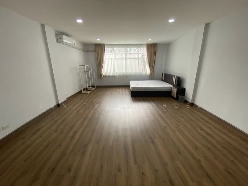 ทาวนโฮม 3 ชน พฒนาการ 31/1, Bangkok, Suan Luang, Bangkok, 4 Bedrooms, 270 sqm, Townhouse For Rent, by Sunitra Sachdev, 500461440 - DDproperty.com