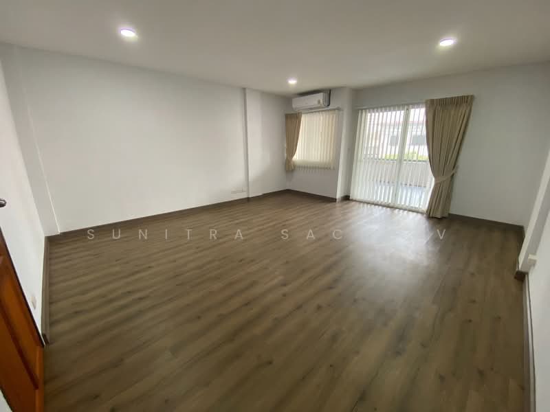 ทาวนโฮม 3 ชน พฒนาการ 31/1, Bangkok, Suan Luang, Bangkok, 4 Bedrooms, 270 sqm, Townhouse For Rent, by Sunitra Sachdev, 500461440 - DDproperty.com