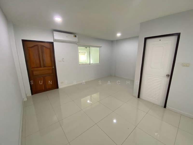 ทาวนโฮม 3 ชน พฒนาการ 31/1, Bangkok, Suan Luang, Bangkok, 4 Bedrooms, 270 sqm, Townhouse For Rent, by Sunitra Sachdev, 500461440 - DDproperty.com