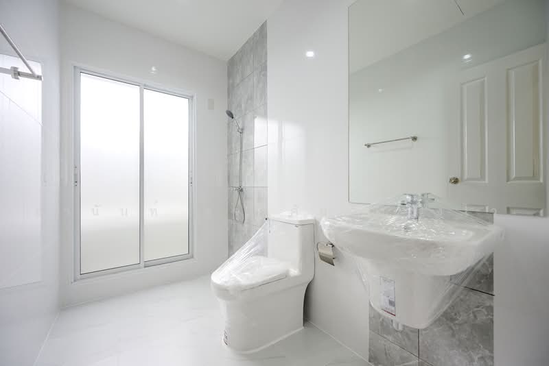 Prinyada Light Rama 5, Nonthaburi, Ratchapruek Road, Bang Krang, Muang Nonthaburi, Nonthaburi, 4 Bedrooms, 239 sqm, Single Detached House For Sale, by อานันท์ ขจรศักดิ์ว่องไว, 500461511 - DDproperty.com