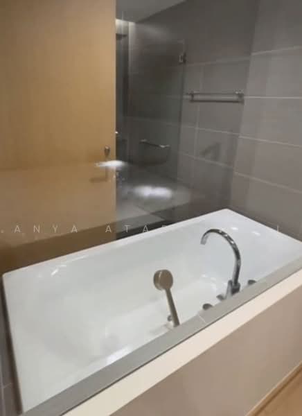 Siri At Sukhumvit, Bangkok, 902 Sukhumvit Road, Phra Kanong, Khlong Toei, Bangkok, 2 Bedrooms, 70 sqm, Condo For Sale, by Anya Atarchanai, 500461528 - DDproperty.com