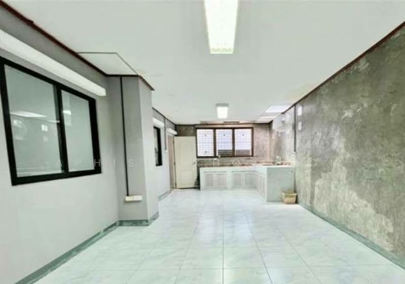 RK Home Park 2 Rama 9 - Wongwaen, Bangkok, 51 Patthana Chonabot 3 Rd, Khlong Song Ton Nun, Lat Krabang, Bangkok, 5 Bedrooms, 250 sqm, Single Detached House For Sale, by Aphisit Khotudon, 500461566 - DDproperty.com