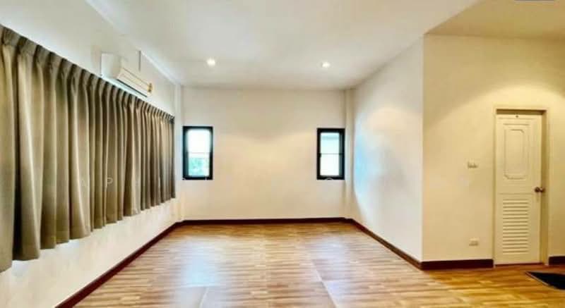 RK Home Park 2 Rama 9 - Wongwaen, Bangkok, 51 Patthana Chonabot 3 Rd, Khlong Song Ton Nun, Lat Krabang, Bangkok, 5 Bedrooms, 250 sqm, Single Detached House For Sale, by Aphisit Khotudon, 500461566 - DDproperty.com