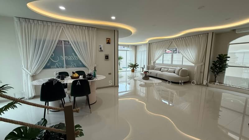 Emerald villa, ชลบุรี, ทุ่งกลม, หนองปรือ, บางละมุง, ชลบุรี, 280 ตร.ม., วิลล่า ขาย, โดย Sujiphat Sreewongpan, 500461672 - DDproperty.com