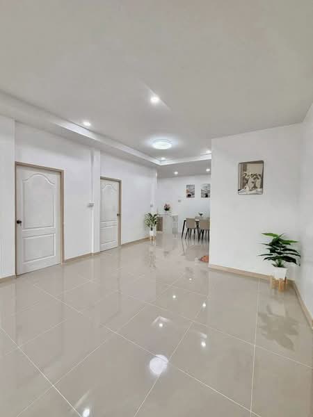 Baan Pruksa 3 Soi Watlatpladuk, Nonthaburi, Bang Khu Rat, Bang Bua Thong, Nonthaburi, 4 Bedrooms, 200 sqm, Townhouse For Sale, by สรภพ ยอดไชย (สีฝุ่น), 500461728 - DDproperty.com