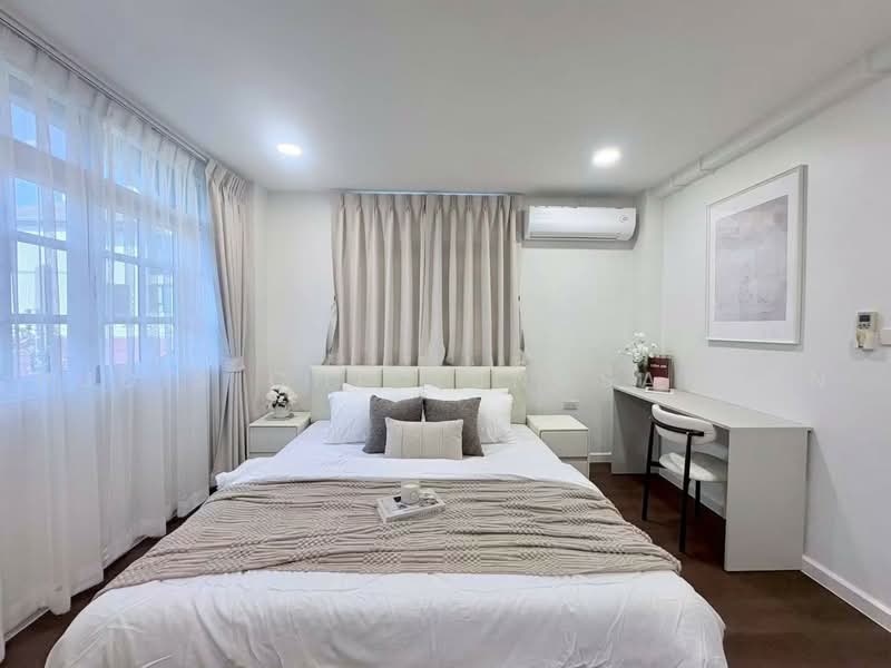 3-Storey Townhouse for Rent – Ratchadanivet, Huai Khwang, Bangkok, Huai Khwang, Bangkok, 4 Bedrooms, 400 sqm, Townhouse For Rent, by Pudis Chitrungsakorn, 500461830 - DDproperty.com