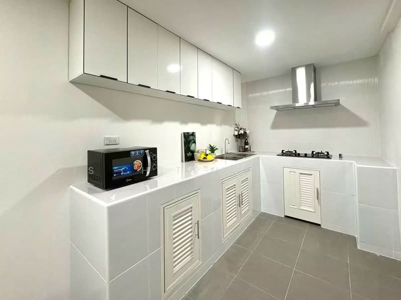 3-Storey Townhouse for Rent – Ratchadanivet, Huai Khwang, Bangkok, Huai Khwang, Bangkok, 4 Bedrooms, 400 sqm, Townhouse For Rent, by Pudis Chitrungsakorn, 500461830 - DDproperty.com