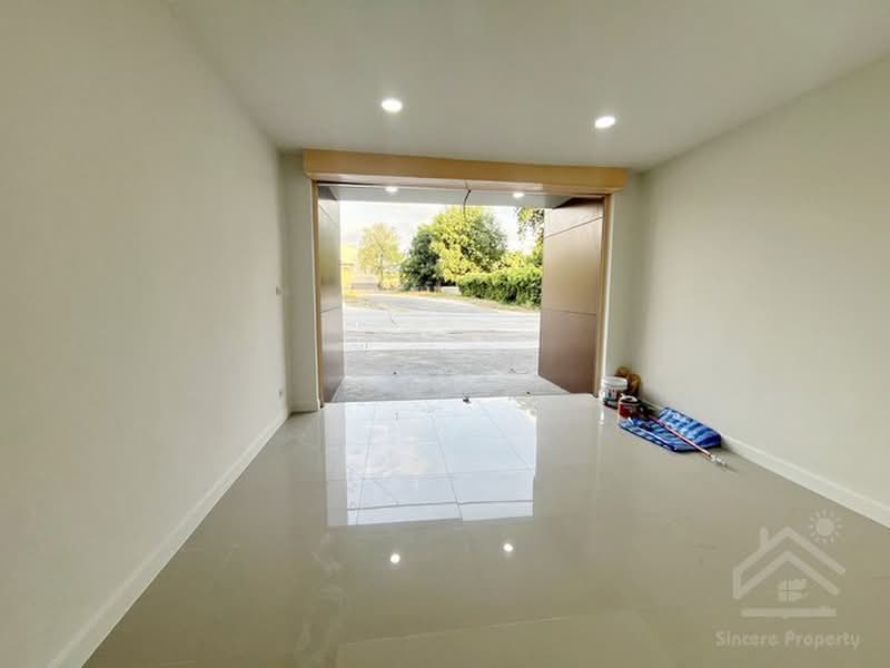 ขายอาคารพาณชย 3 ชน ตดถนน ทำเลด หนองยายบ ทอนำ ซอย 9 ชลบร, Chon Buri (Pattaya), หนองยายบู่ ท่อน้ำ ซอย 9, Nong - Kham, Si Racha, Chon Buri (Pattaya), , 250 sqm, Shophouse For Sale, by ปูน, 500461831 - DDproperty.com