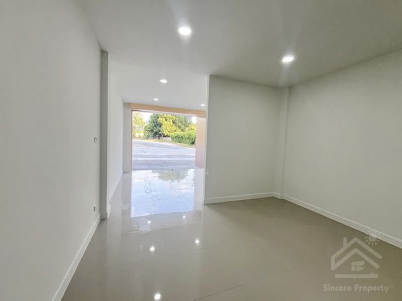 ขายอาคารพาณชย 3 ชน ตดถนน ทำเลด หนองยายบ ทอนำ ซอย 9 ชลบร, Chon Buri (Pattaya), หนองยายบู่ ท่อน้ำ ซอย 9, Nong - Kham, Si Racha, Chon Buri (Pattaya), , 250 sqm, Shophouse For Sale, by ปูน, 500461831 - DDproperty.com