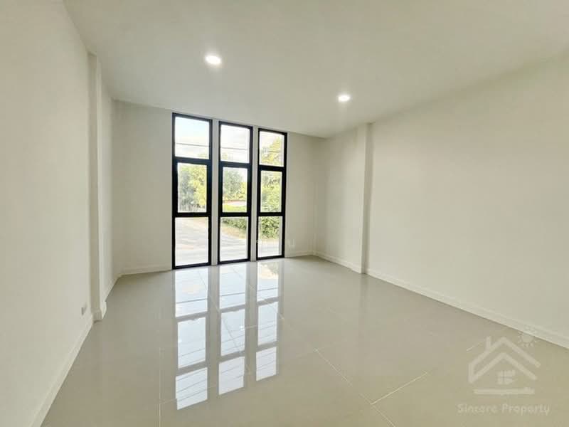 ขายอาคารพาณชย 3 ชน ตดถนน ทำเลด หนองยายบ ทอนำ ซอย 9 ชลบร, Chon Buri (Pattaya), หนองยายบู่ ท่อน้ำ ซอย 9, Nong - Kham, Si Racha, Chon Buri (Pattaya), , 250 sqm, Shophouse For Sale, by ปูน, 500461831 - DDproperty.com