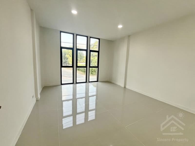 ขายอาคารพาณชย 3 ชน ตดถนน ทำเลด หนองยายบ ทอนำ ซอย 9 ชลบร, Chon Buri (Pattaya), หนองยายบู่ ท่อน้ำ ซอย 9, Nong - Kham, Si Racha, Chon Buri (Pattaya), , 250 sqm, Shophouse For Sale, by ปูน, 500461831 - DDproperty.com