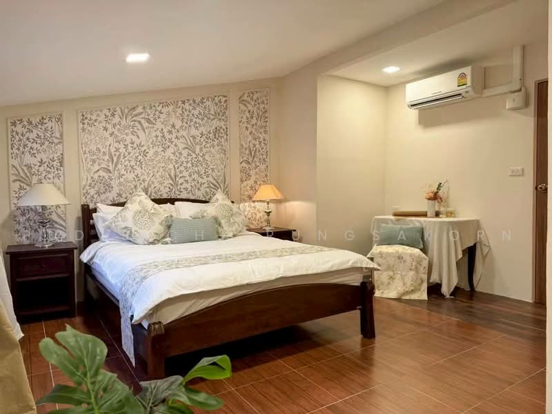 Single House with Mezzanine for Rent – Ratchadanivet, Bangkok, Samsen Nok, Huai Khwang, Bangkok, 4 Bedrooms, 352 sqm, Single Detached House For Rent, by Pudis Chitrungsakorn, 500461832 - DDproperty.com
