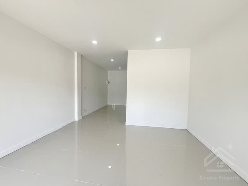 3-Storey Commercial Building for Sale Prime Roadside Location in Nong Kham, Chonburi, Chon Buri (Pattaya), หนองยายบู่ ท่อน้ำ ซอย 9, Nong - Kham, Si Racha, Chon Buri (Pattaya), , 250 sqm, Shophouse For Sale, by ปูน, 500461835 - DDproperty.com