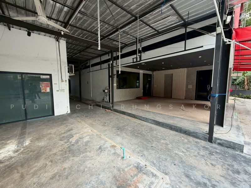 2-Storey Commercial Space for Rent | Pracha Uthit - Pracharat Bamphen, Bangkok, Huai Khwang, Bangkok, , 800 sqm, Retail Space For Rent, by Pudis Chitrungsakorn, 500461836 - DDproperty.com