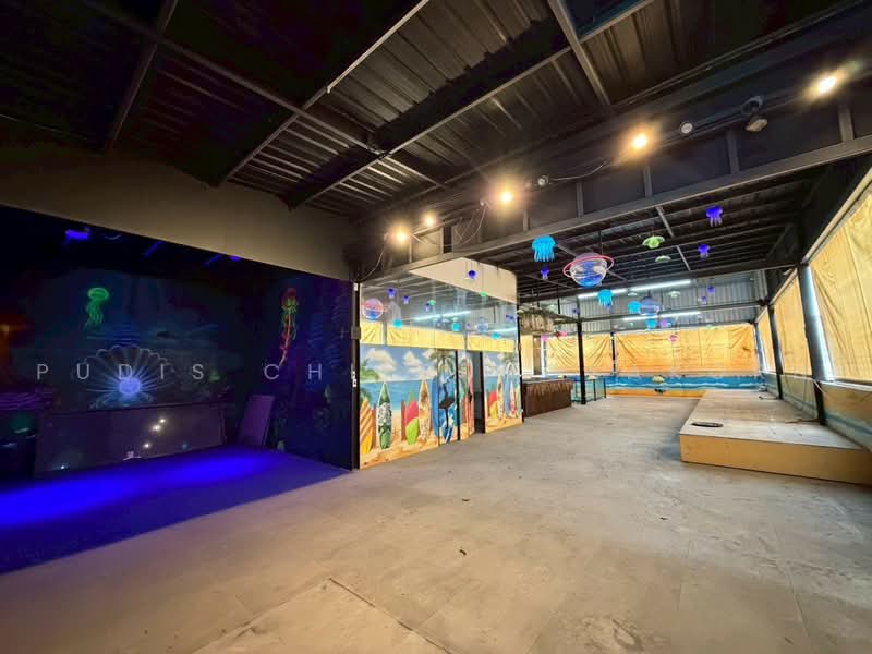 2-Storey Commercial Space for Rent | Pracha Uthit - Pracharat Bamphen, Bangkok, Huai Khwang, Bangkok, , 800 sqm, Retail Space For Rent, by Pudis Chitrungsakorn, 500461836 - DDproperty.com