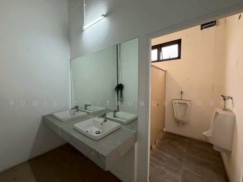 2-Storey Commercial Space for Rent | Pracha Uthit - Pracharat Bamphen, Bangkok, Huai Khwang, Bangkok, , 800 sqm, Retail Space For Rent, by Pudis Chitrungsakorn, 500461836 - DDproperty.com