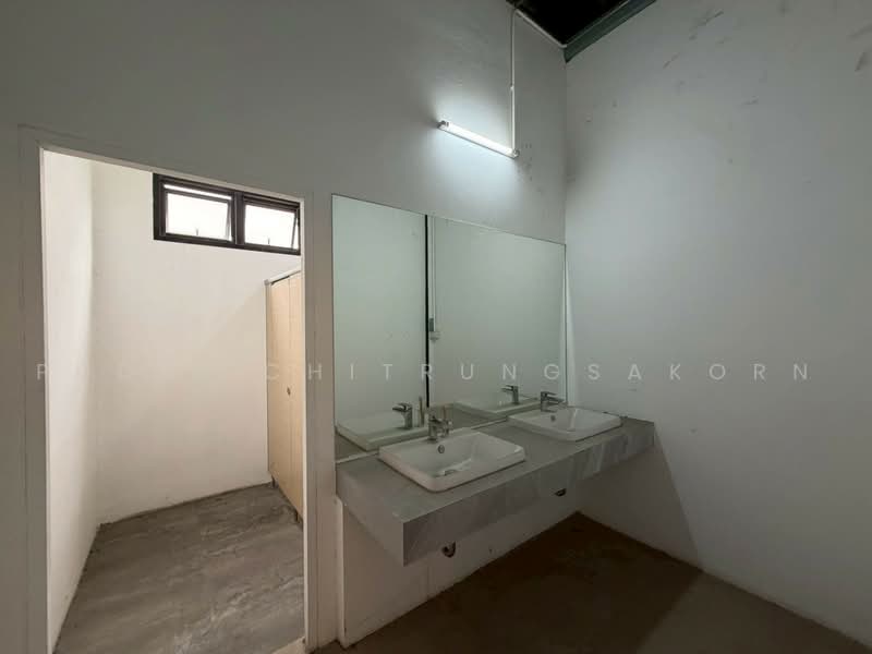 2-Storey Commercial Space for Rent | Pracha Uthit - Pracharat Bamphen, Bangkok, Huai Khwang, Bangkok, , 800 sqm, Retail Space For Rent, by Pudis Chitrungsakorn, 500461836 - DDproperty.com