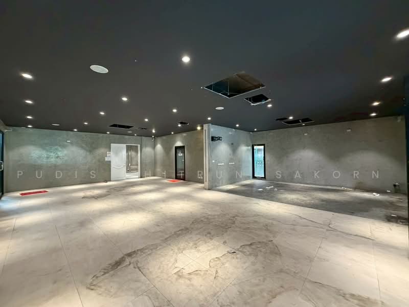 2-Storey Commercial Space for Rent | Pracha Uthit - Pracharat Bamphen, Bangkok, Huai Khwang, Bangkok, , 800 sqm, Retail Space For Rent, by Pudis Chitrungsakorn, 500461836 - DDproperty.com