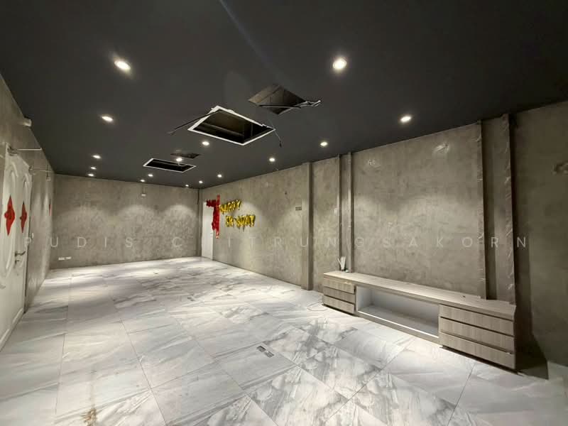 2-Storey Commercial Space for Rent | Pracha Uthit - Pracharat Bamphen, Bangkok, Huai Khwang, Bangkok, , 800 sqm, Retail Space For Rent, by Pudis Chitrungsakorn, 500461836 - DDproperty.com