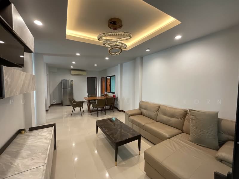 3-Storey House for Rent | Huai Khwang - Pracharat Bamphen, Bangkok, Huai Khwang, Bangkok, 4 Bedrooms, 410 sqm, Single Detached House For Rent, by Pudis Chitrungsakorn, 500461838 - DDproperty.com