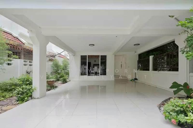 For Rent : Detached house (Soi Sukhumvit 31), Bangkok, สุขุมวิท, Khlong Tan Nua, Watthana, Bangkok, 5 Bedrooms, 400 sqm, Single Detached House For Rent, by Poonyaporn Veerabulyarit, 500461846 - DDproperty.com