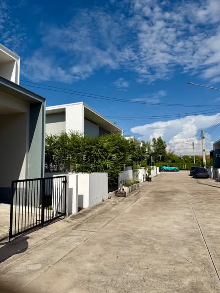 อสทาวน ชลบร-อมตะนคร (Ease Town), Chon Buri (Pattaya), Khlong Tamru, Muang Chon Buri, Chon Buri (Pattaya), 3 Bedrooms, 150 sqm, Single Detached House For Sale, by The Best Property ยุ้ย, 500461921 - DDproperty.com
