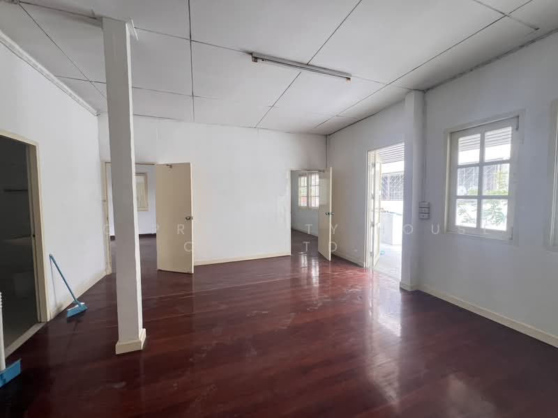 อาคารสำนกงาน พรอมบาน2หลง รชดา42 ใกลถนนใหญ, กรุงเทพ, จันทรเกษม, จตุจักร, กรุงเทพ, 900 ตร.ม., สำนักงาน ให้เช่า, โดย NTG Property House Co.,Ltd., 500462135 - DDproperty.com