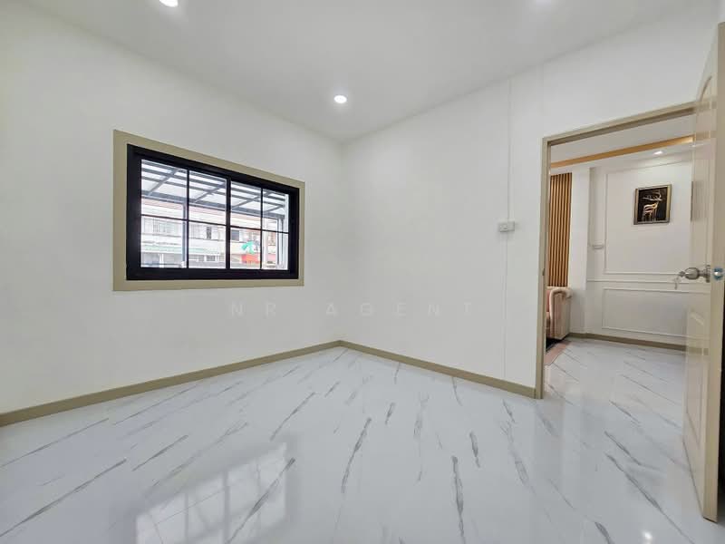 Baan Sri Prajak 7 Bang Kruai-Sai Noi, Nonthaburi, Bang Kruai-Sai Noi Road, Bang Bua Thong, Nonthaburi, 4 Bedrooms, 100 sqm, Townhouse For Sale, by NR AGENT, 500462248 - DDproperty.com