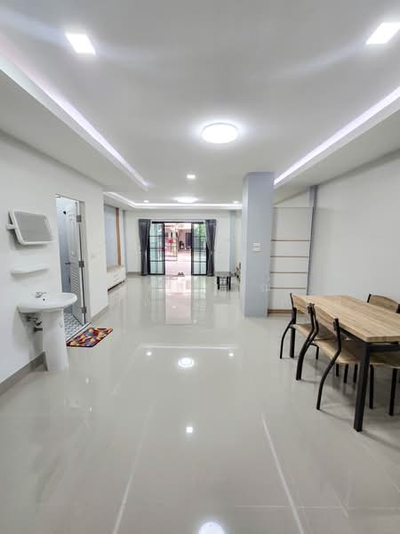 มบ.รมทพย หทยราษฎร33 บางชน คลองสามวา, Bangkok, หทัยราษฎร์33, Bang Chun, Khlong Sam Wa, Bangkok, 3 Bedrooms, 80 sqm, Townhouse For Sale, by นภัสศรณ์ วงศ์สินไทยกร (นันท์), 500462367 - DDproperty.com